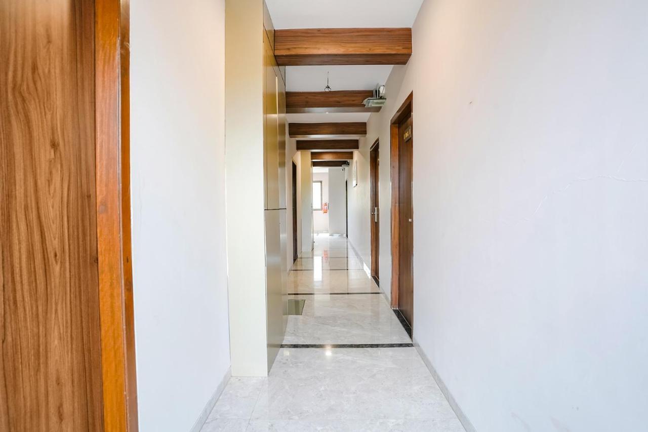 Fabhotel Swaraj Shirgaon  外观 照片