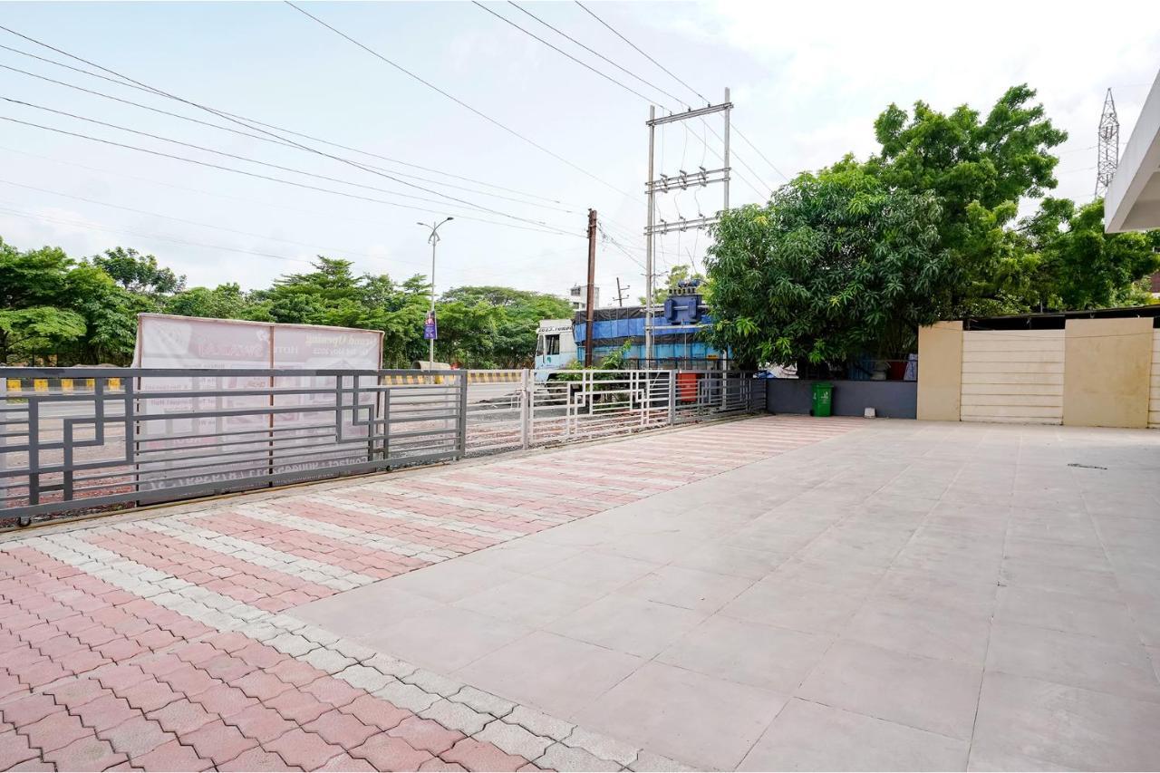 Fabhotel Swaraj Shirgaon  外观 照片